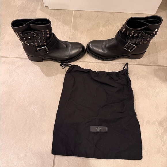 Valentino Garavani Black Combat Boots with Silver Studs (box is missing) - Picture 2 of 12